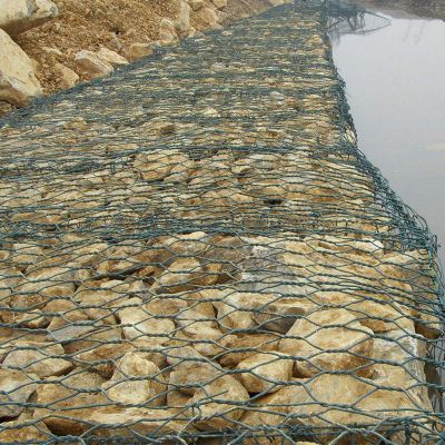 包塑絲的石籠網具有滲透性、排水性