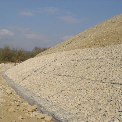 雷諾護墊穩定渠道中土壤的流動